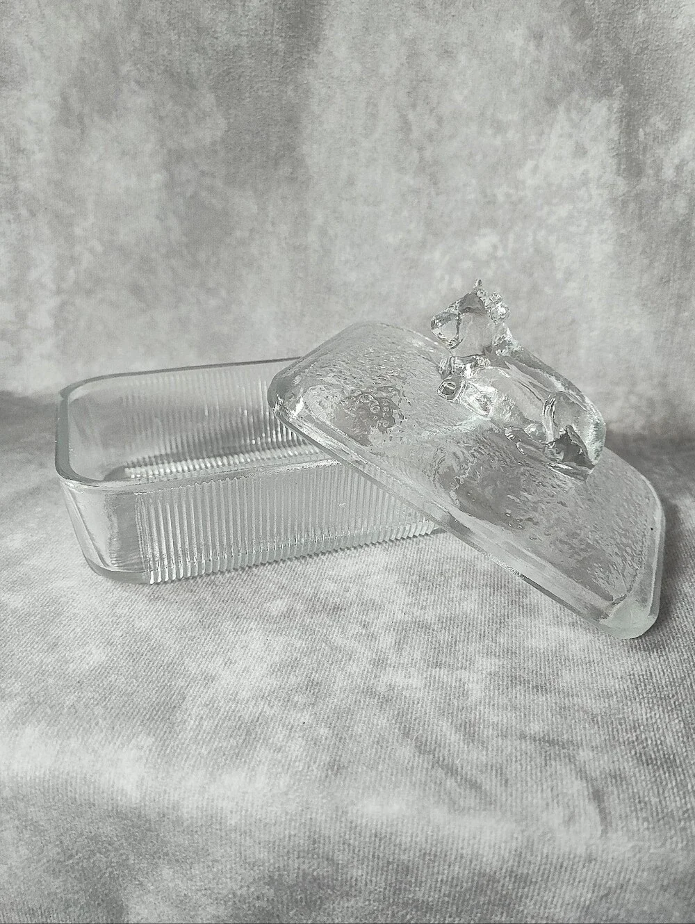 Crate & Barrel Clear Glass Covered Butter Dish with Cow Lid Holds 4 Sticks CHIP - Picture 4 of 9